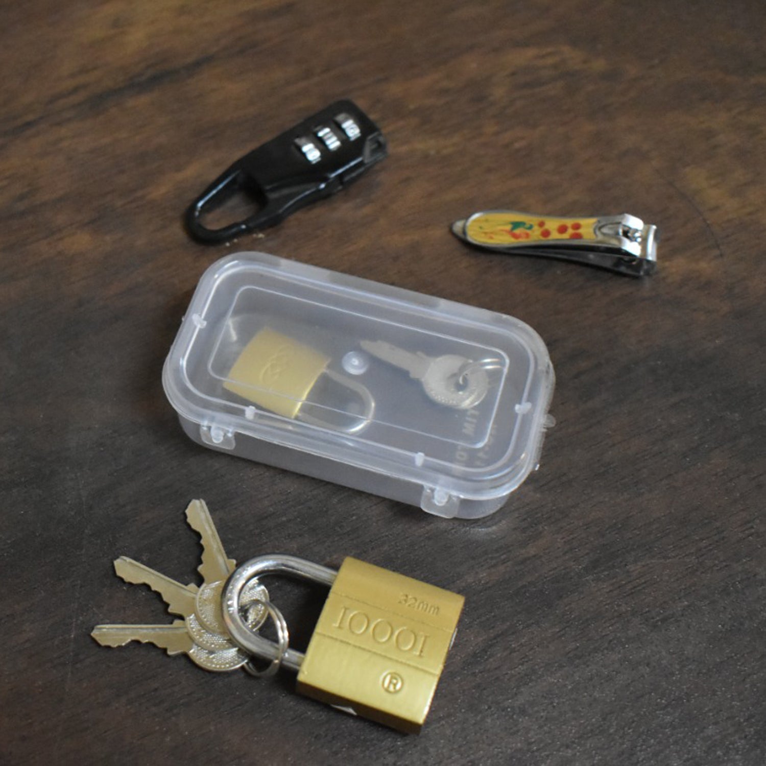 3751 Tim Tom Container used for storing things and stuffs and can also be used in any kind of places. DeoDap